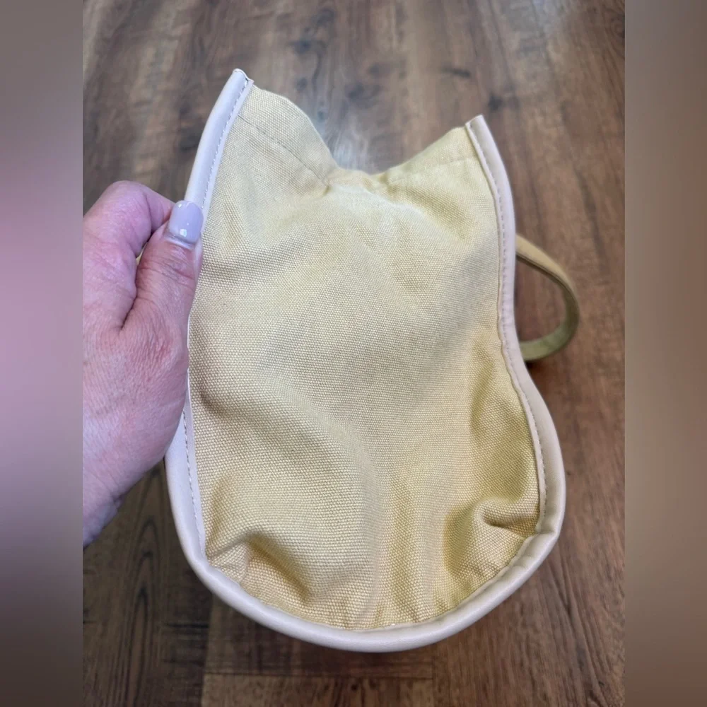 MEEJUNE Beige Tote Bag Adjustable Detachable Strap Zip Closure Inner Pockets